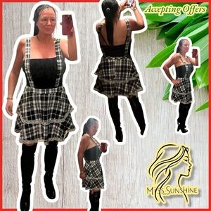 ROMWE NEW - Sz L - Black/ White checkered skirt with straps - backless - unique